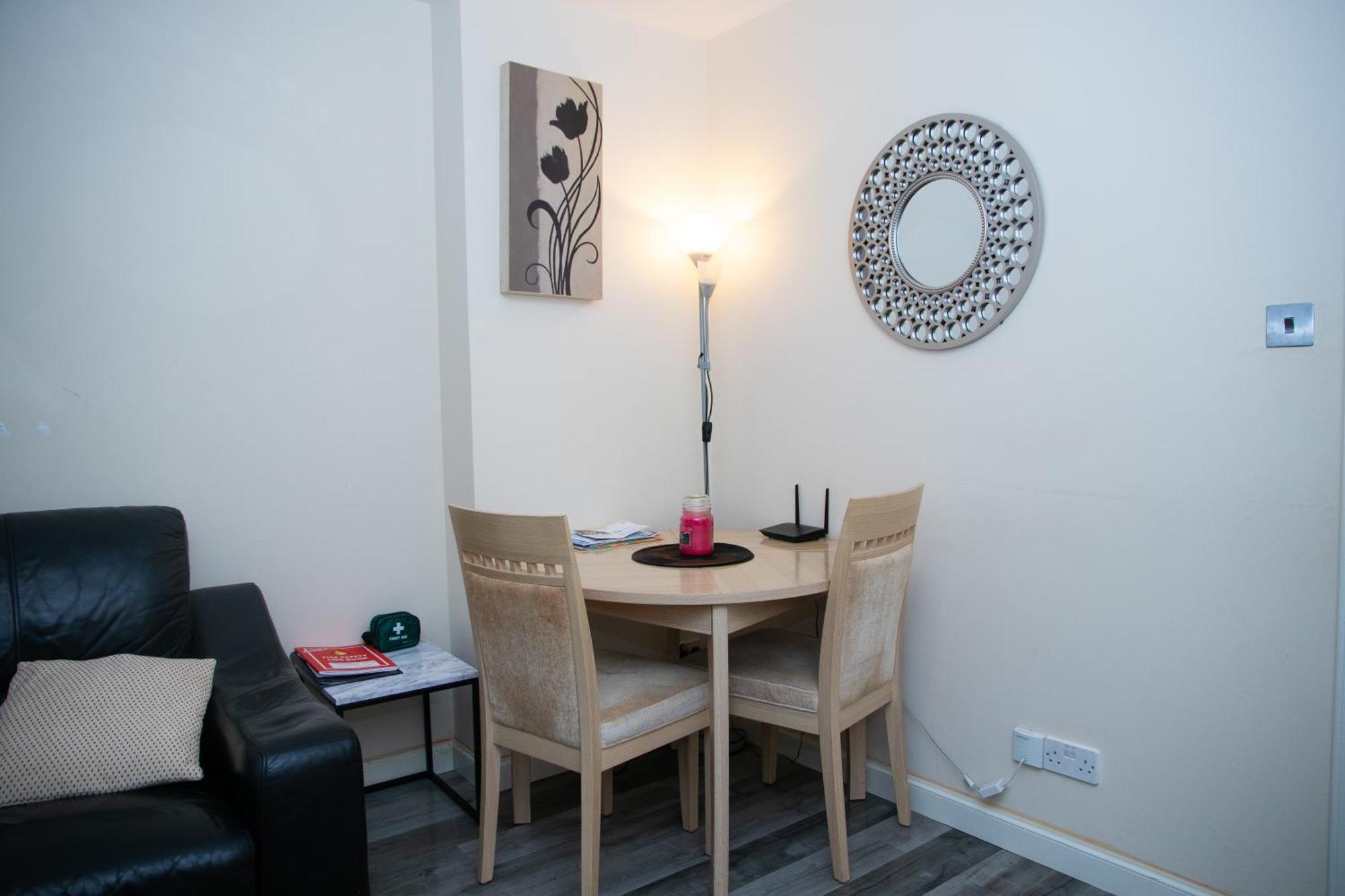 Charlotte Apartment Aberdeen Bagian luar foto